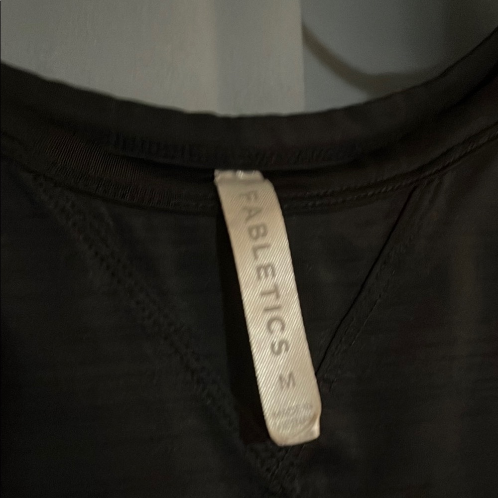 Fabletics Woman’s Muscle Tea - Picture 4 of 4